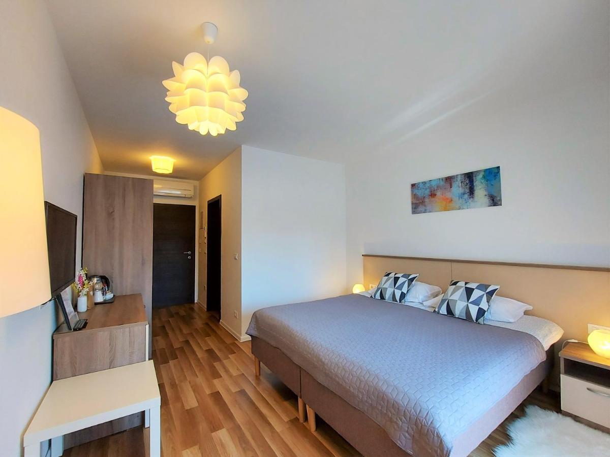 באלה Rooms And Apartments Istrasoley מראה חיצוני תמונה
