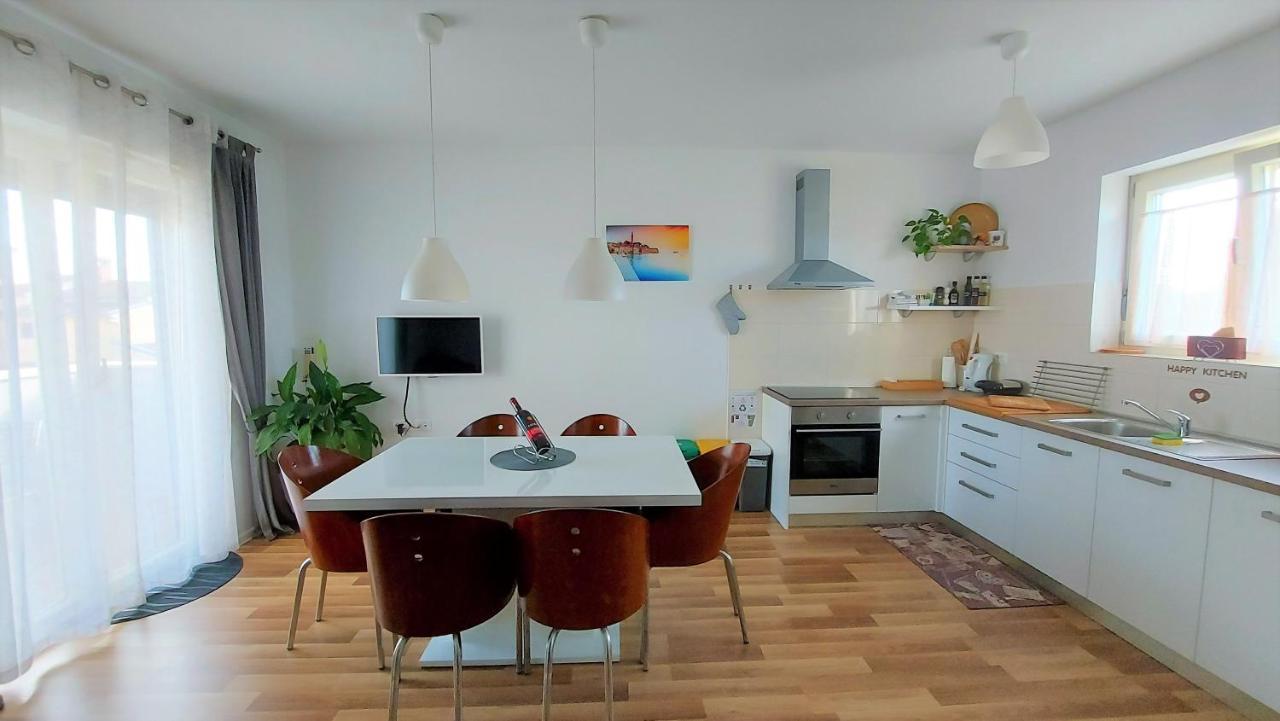 באלה Rooms And Apartments Istrasoley מראה חיצוני תמונה