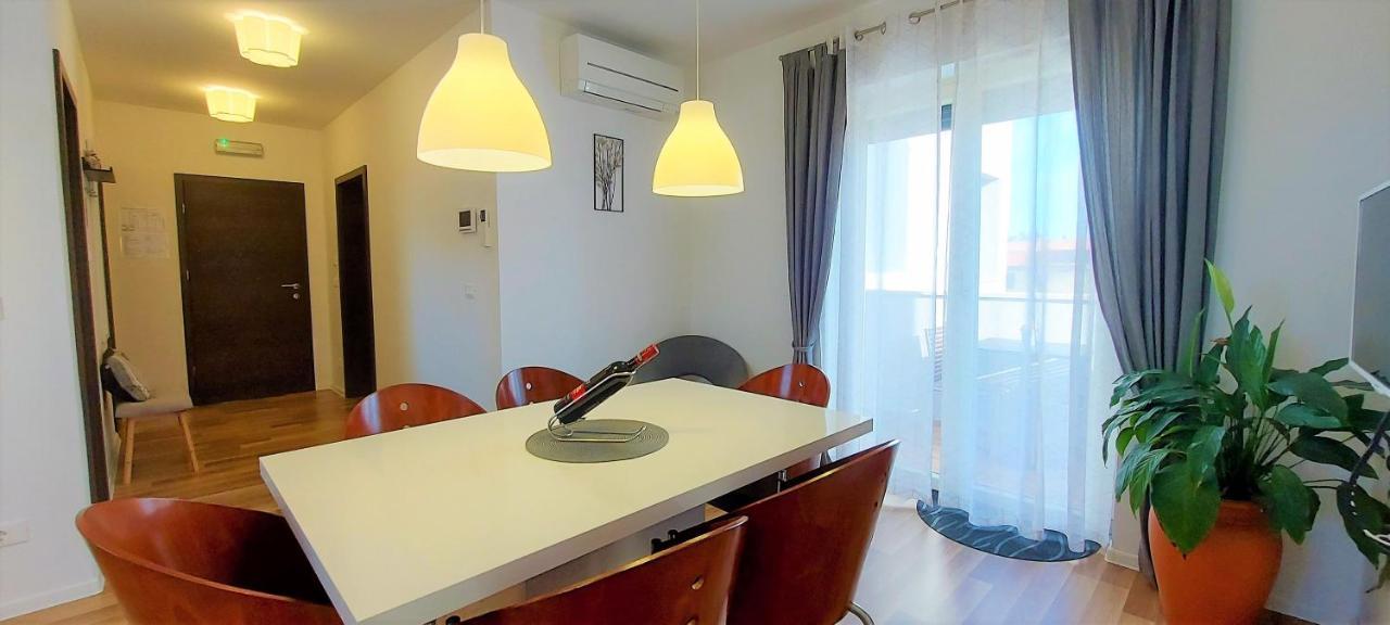 באלה Rooms And Apartments Istrasoley מראה חיצוני תמונה