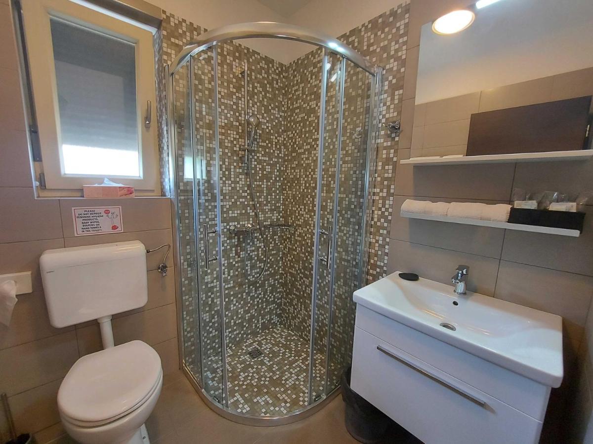 באלה Rooms And Apartments Istrasoley מראה חיצוני תמונה