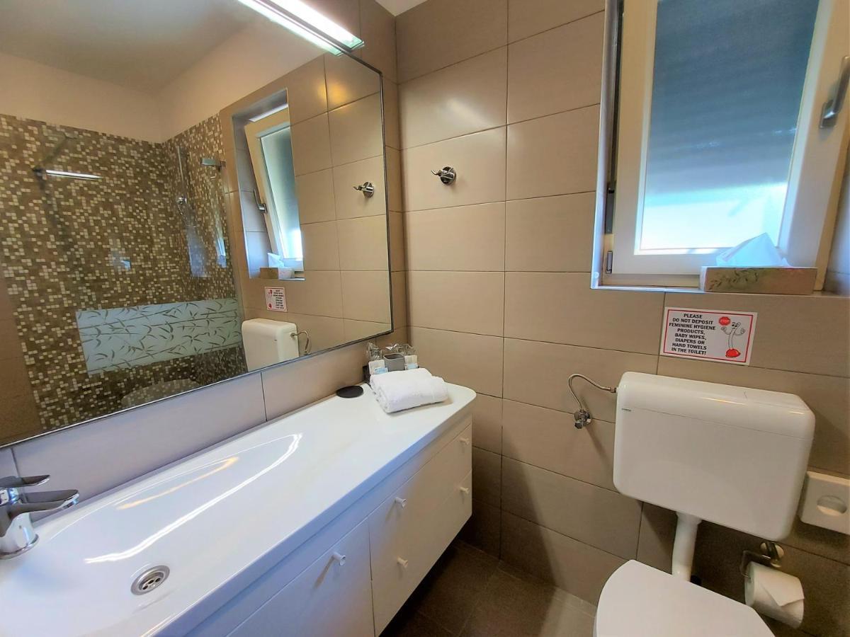 באלה Rooms And Apartments Istrasoley מראה חיצוני תמונה