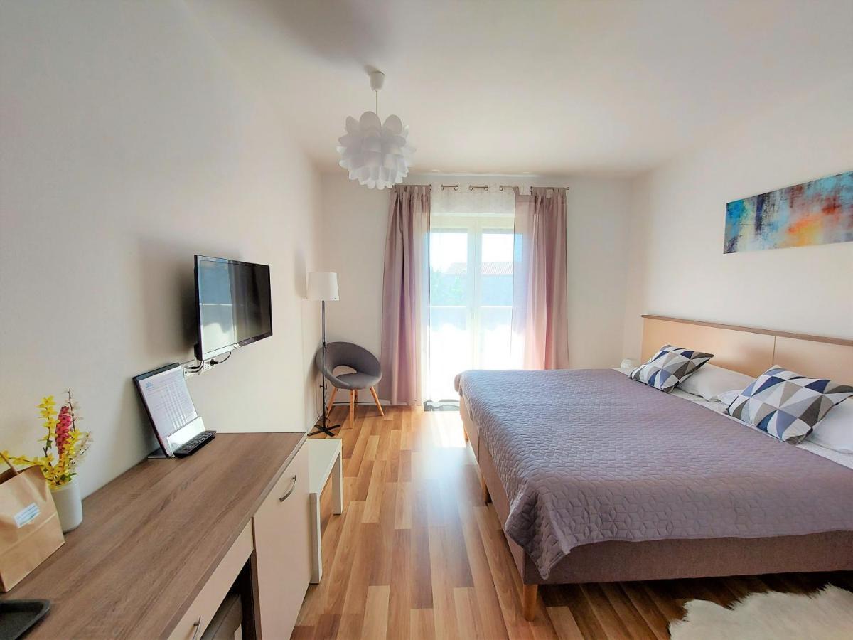 באלה Rooms And Apartments Istrasoley מראה חיצוני תמונה