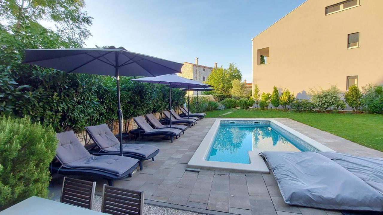 באלה Rooms And Apartments Istrasoley מראה חיצוני תמונה