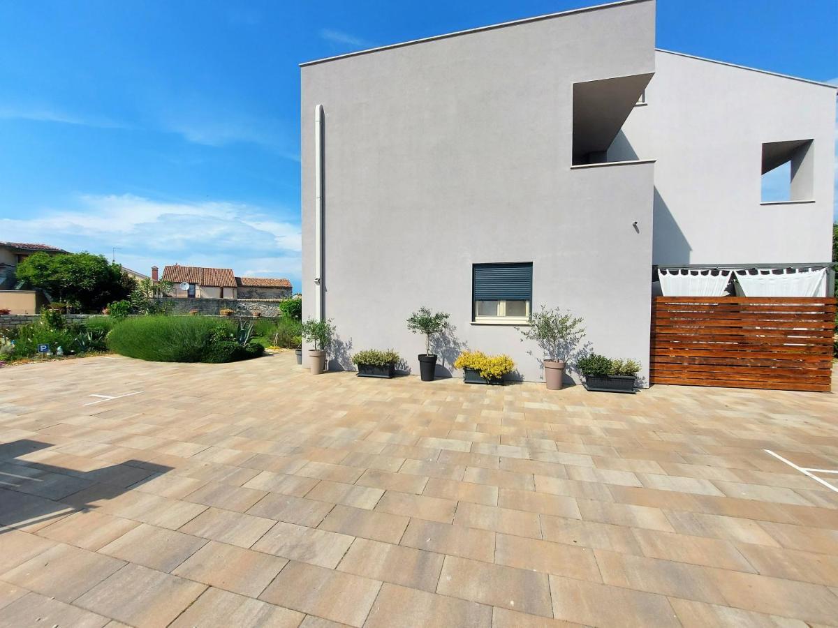 באלה Rooms And Apartments Istrasoley מראה חיצוני תמונה