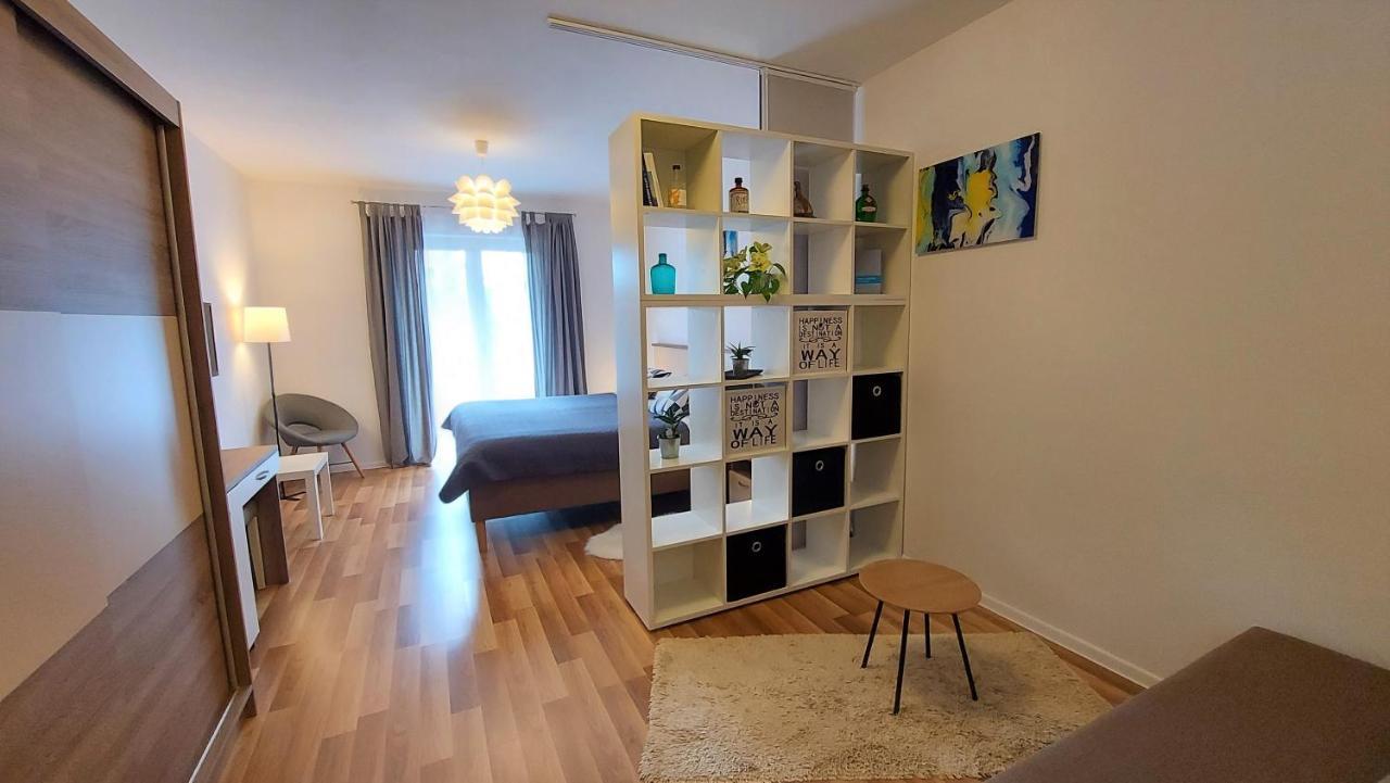 באלה Rooms And Apartments Istrasoley מראה חיצוני תמונה