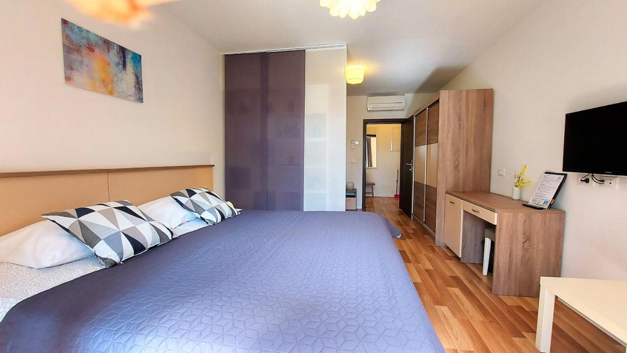 באלה Rooms And Apartments Istrasoley מראה חיצוני תמונה