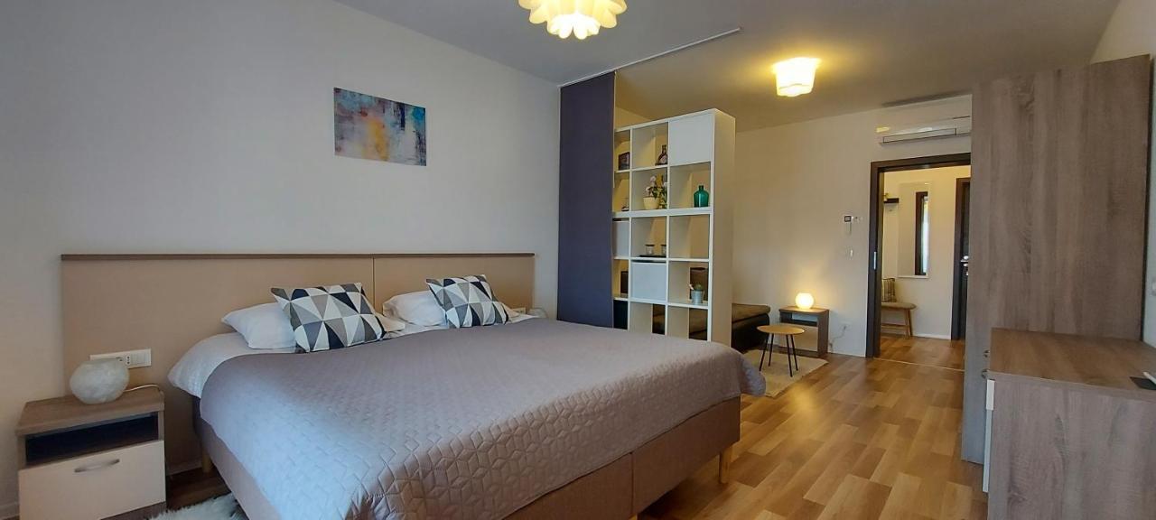 באלה Rooms And Apartments Istrasoley מראה חיצוני תמונה