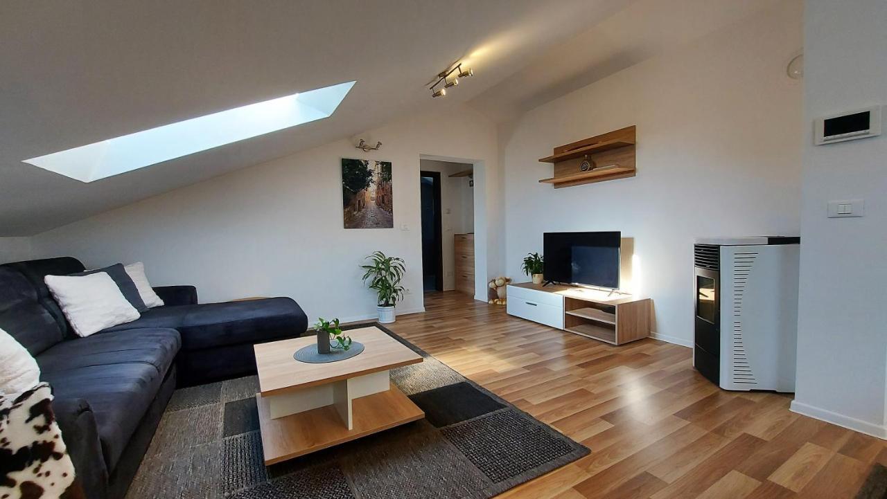 באלה Rooms And Apartments Istrasoley מראה חיצוני תמונה