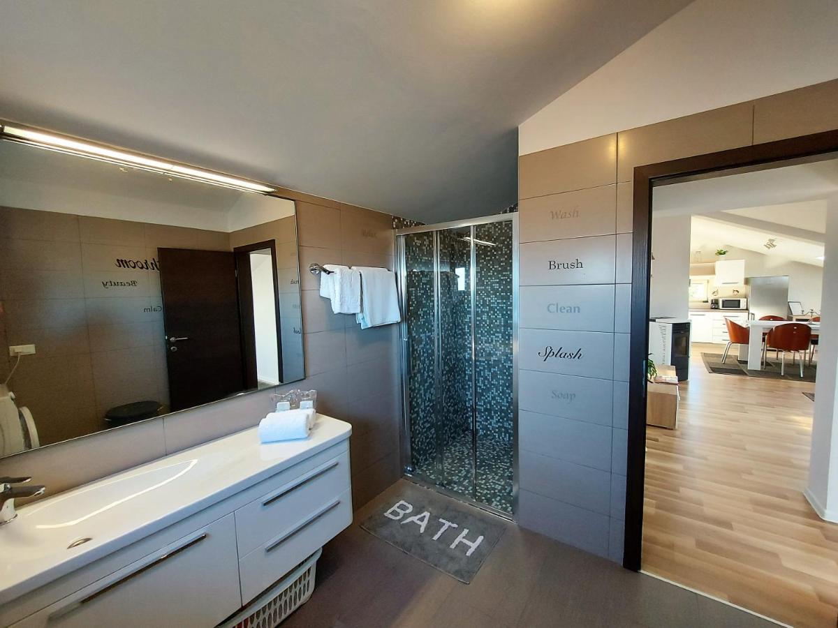 באלה Rooms And Apartments Istrasoley מראה חיצוני תמונה