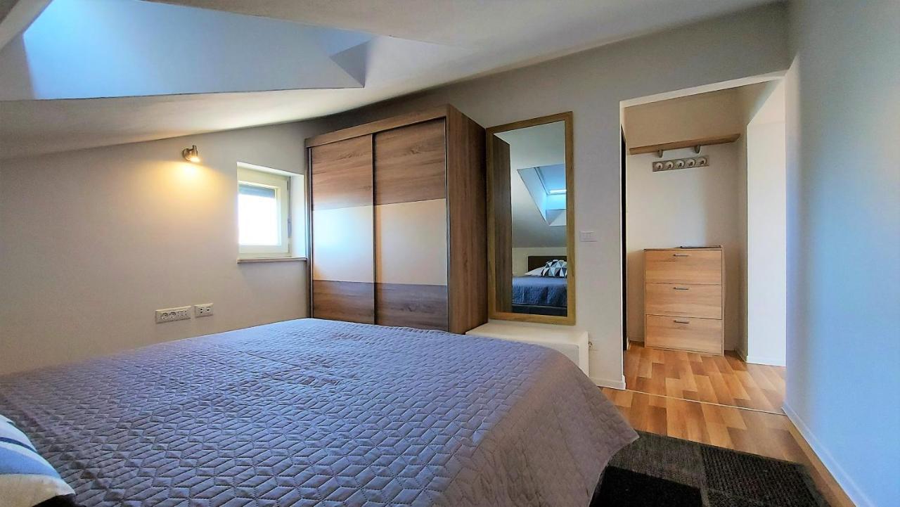 באלה Rooms And Apartments Istrasoley מראה חיצוני תמונה