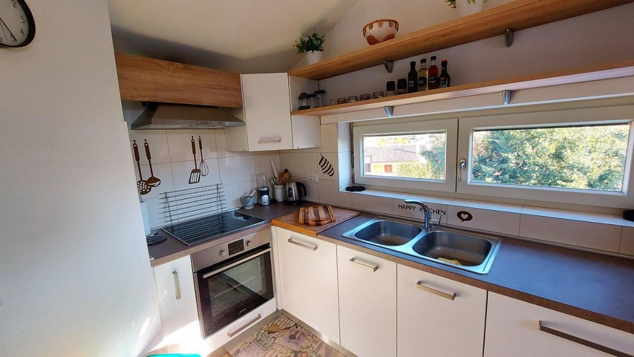 באלה Rooms And Apartments Istrasoley מראה חיצוני תמונה