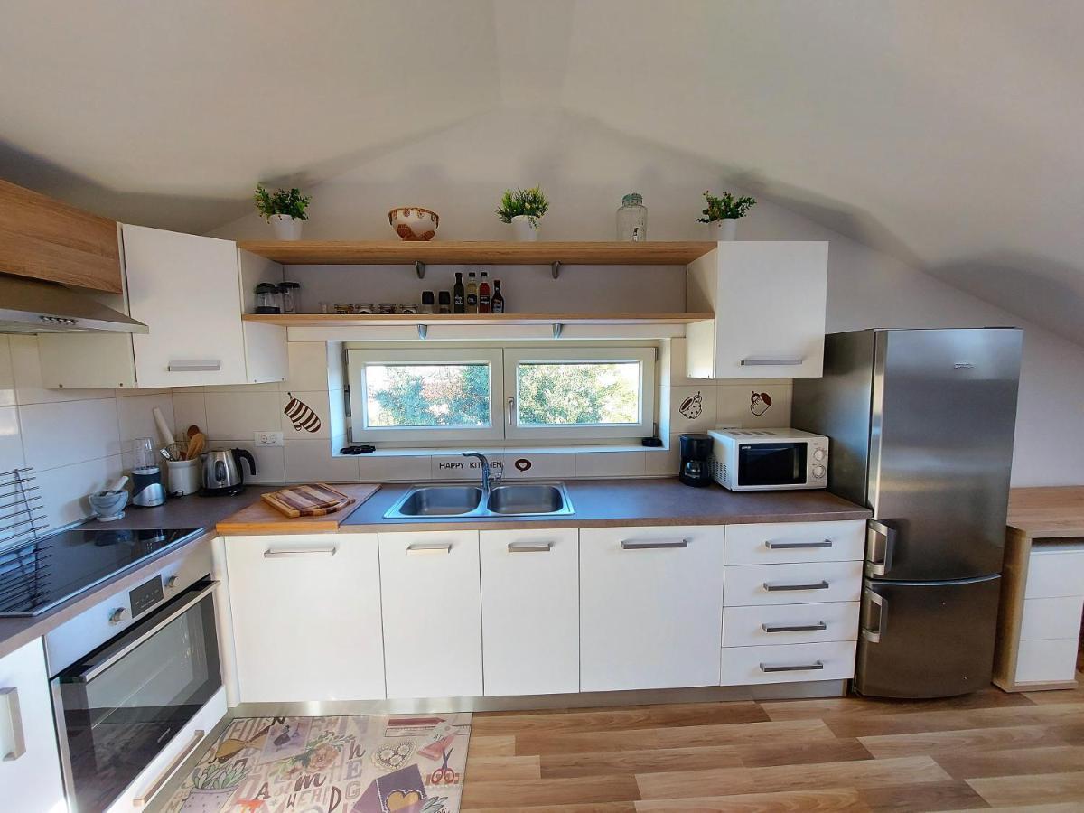 באלה Rooms And Apartments Istrasoley מראה חיצוני תמונה