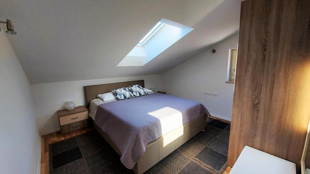 באלה Rooms And Apartments Istrasoley מראה חיצוני תמונה