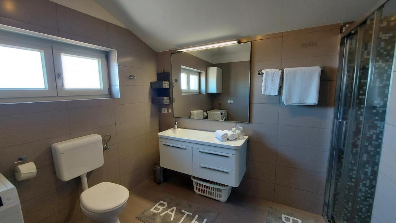 באלה Rooms And Apartments Istrasoley מראה חיצוני תמונה