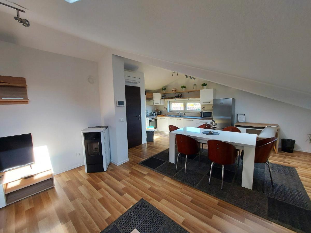 באלה Rooms And Apartments Istrasoley מראה חיצוני תמונה