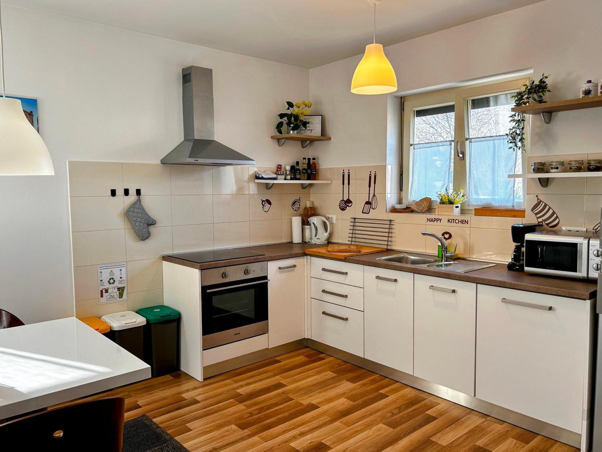 באלה Rooms And Apartments Istrasoley מראה חיצוני תמונה