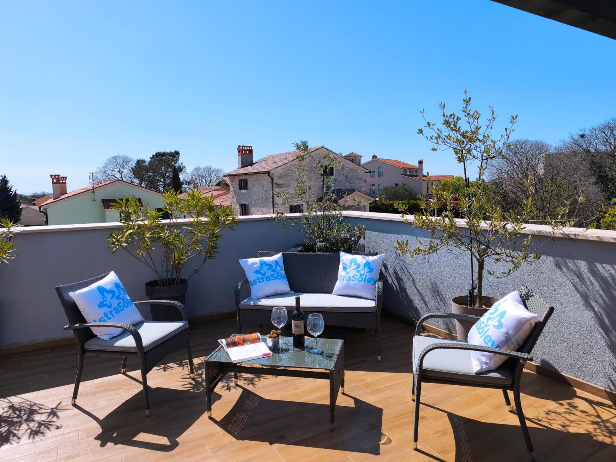 באלה Rooms And Apartments Istrasoley מראה חיצוני תמונה