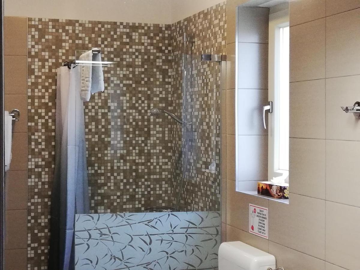 באלה Rooms And Apartments Istrasoley מראה חיצוני תמונה